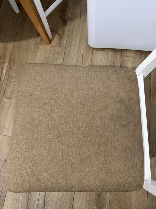 Vand masa cu 4 scaune