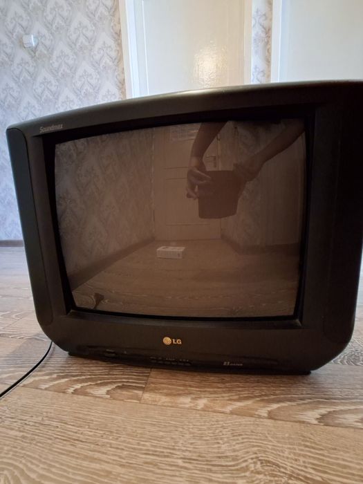 Телевизор LG рабочий.