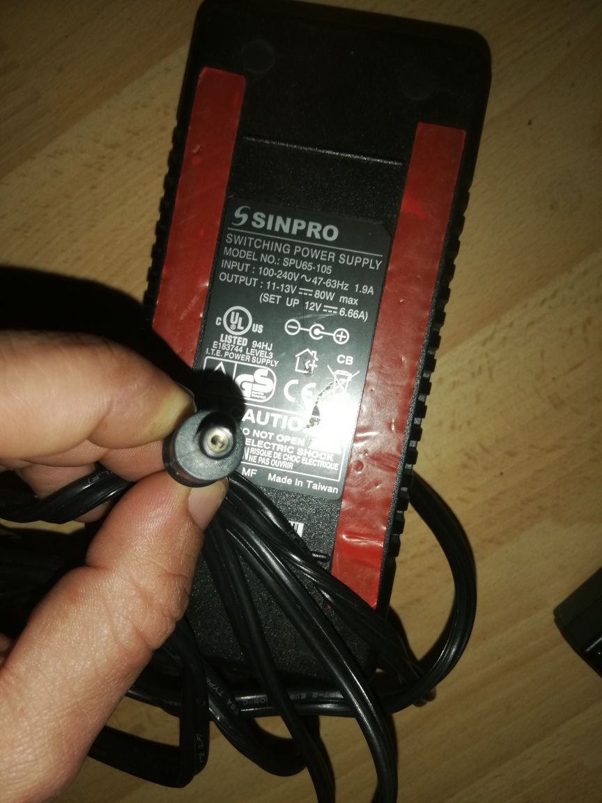 Încărcător 12v 7amp 100w și încărcător 80 12v 6.66amp