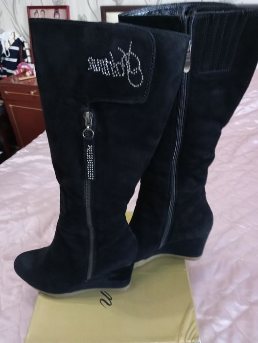 Продаются сапоги женские