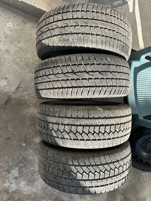 Зимни гуми 225/45/17 в добро състояние DOT 23