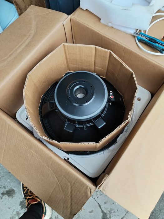 Vând dif 18 Sound LW 1400 noi