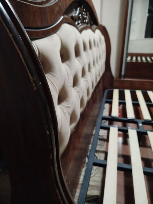 Spalniy bez matras sotiladi