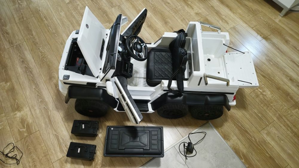 Masinuta electrica Mercedes G63 6x6 270W Premium cadou craciun copii