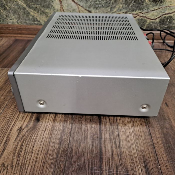 NAD 320BEE стерео усилвател