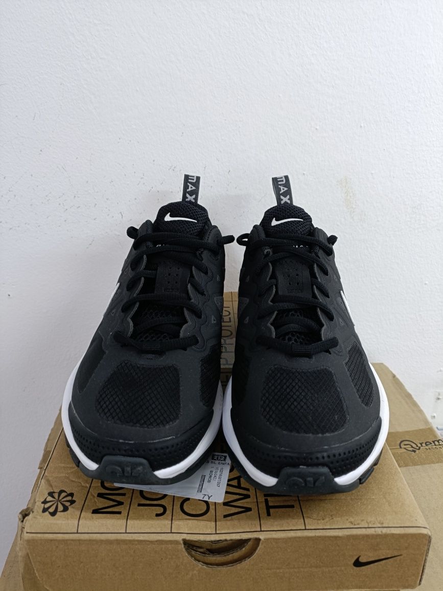 Nike Air Max Genome номер 40 код 26A
