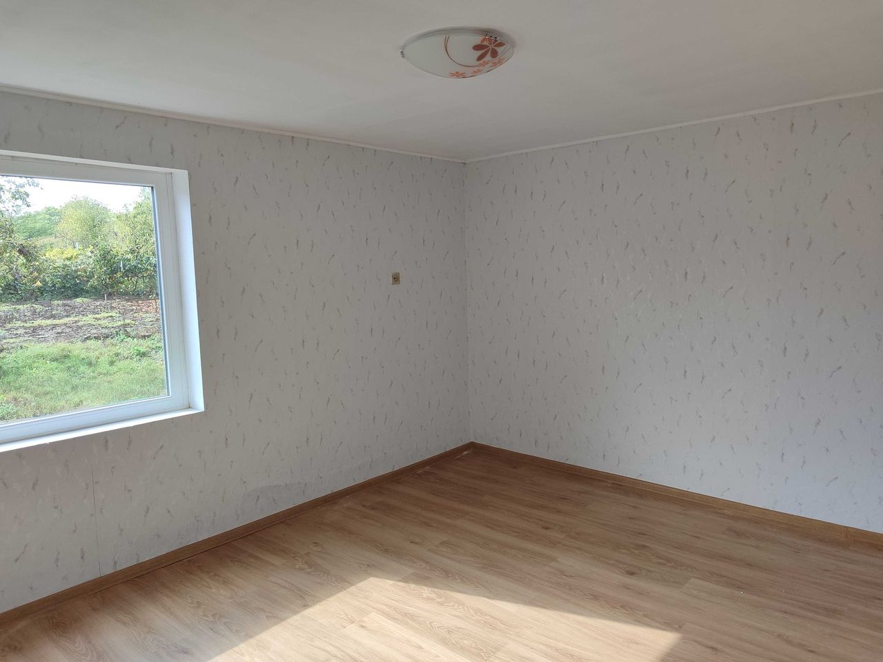 Продава се Къща в с. Владимирово, Област Добрич - 100 кв.м за 383 €/кв.м - Снимка #23