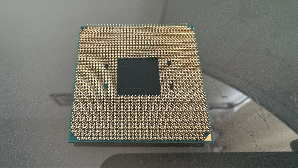 Procesor AMD Ryzen 5 2400G, 3.9 GHz, Socket AM4