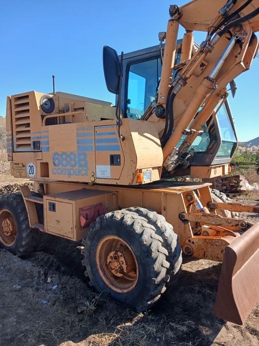 Excavator Case 688B compact