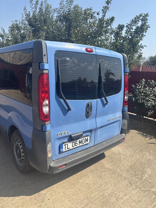 Opel Vivaro 8+1 locuri | 2007 | 236782 km | Stare excelentă
