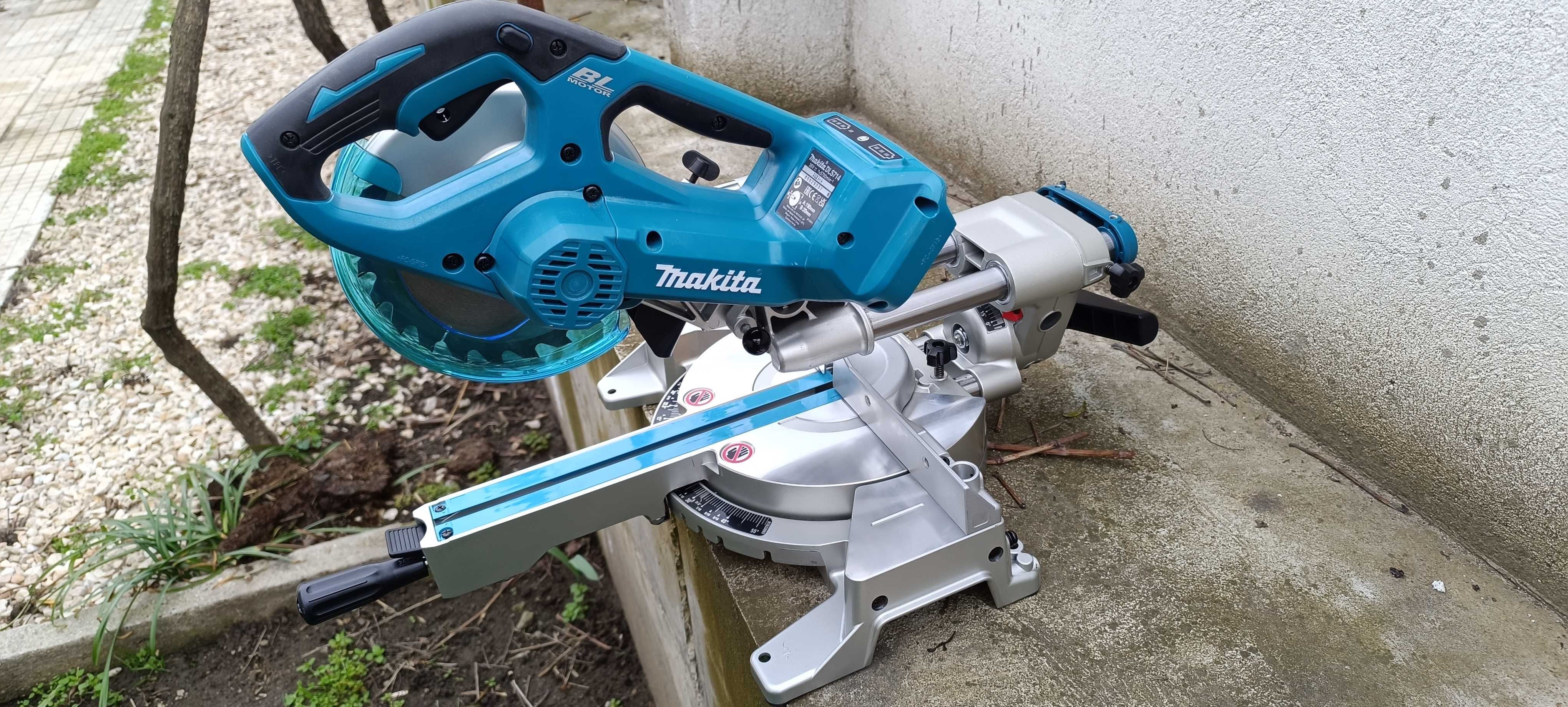 Настолен Циркуляр Makita DLS714