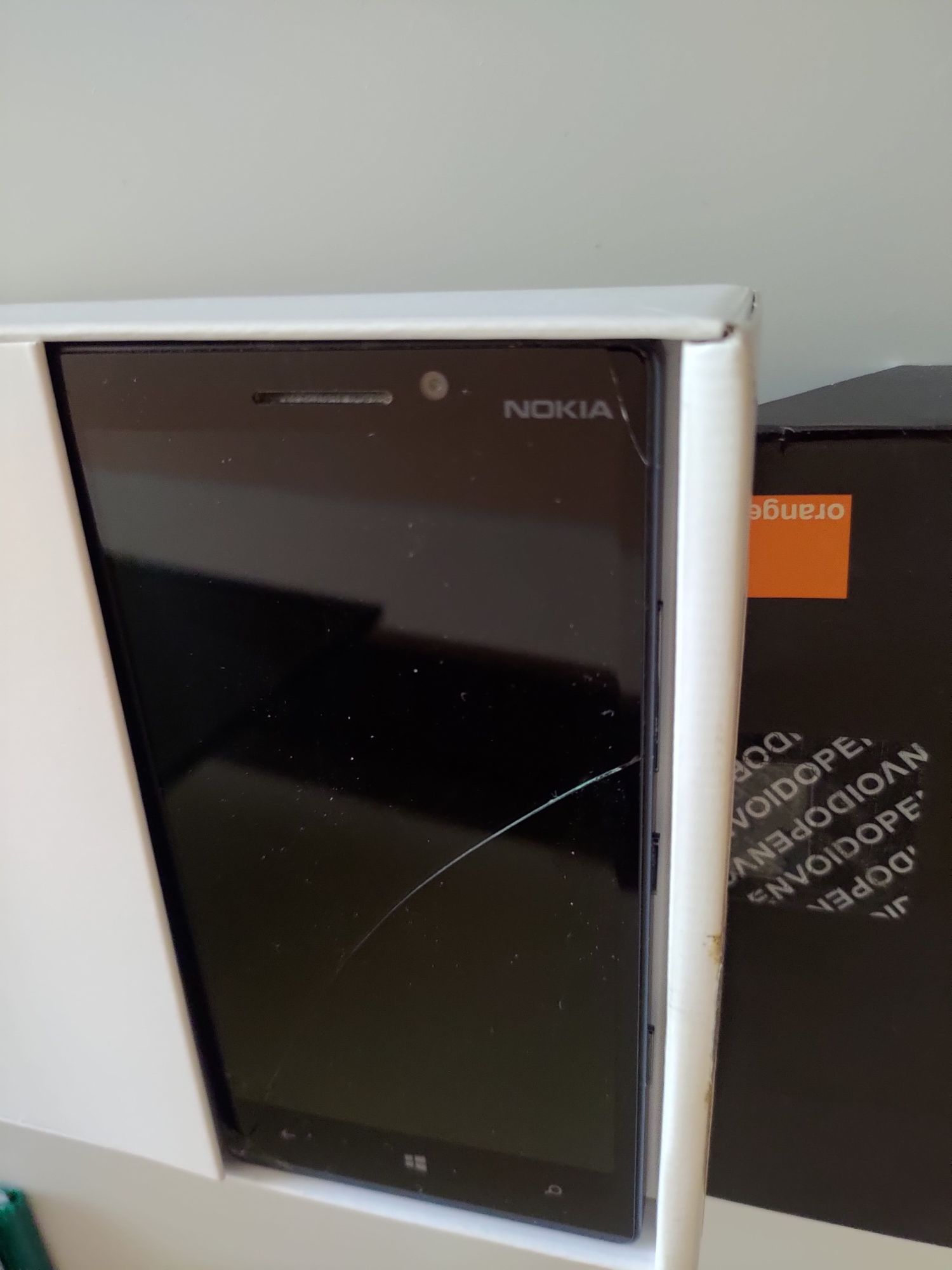 Telefon Nokia Lumia 930 cu Windows 10 mobile