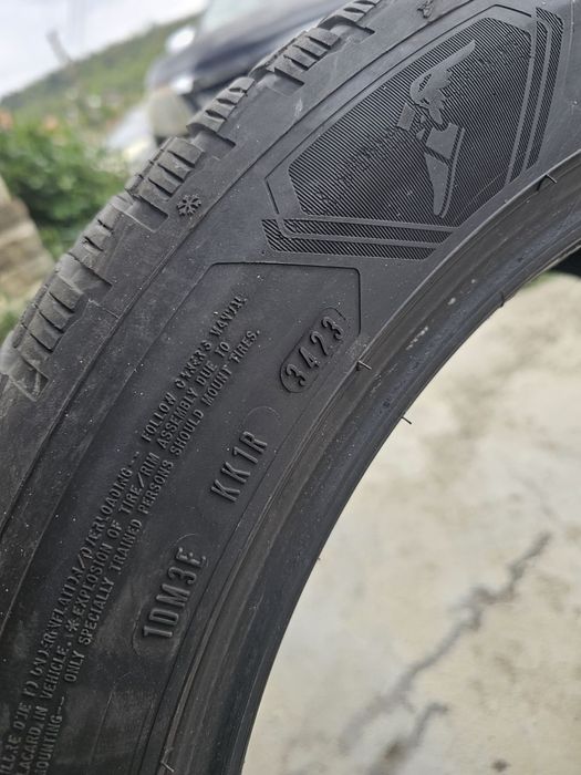 Зимни гуми  Goodyear 4 броя  -255/45/19