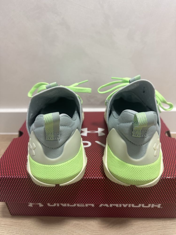 Оригинални дамски маратонки Under Armour