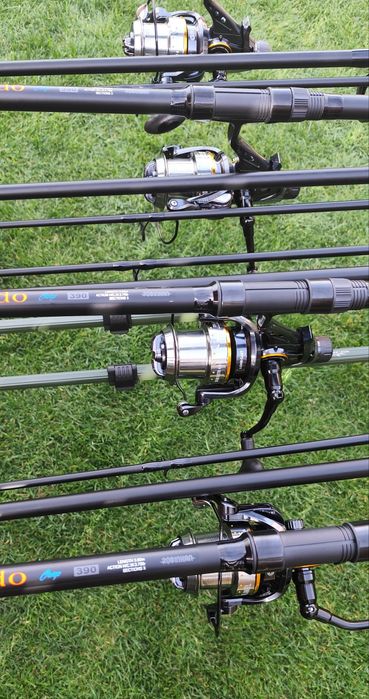 Set 4 Lansete 3,90m+4 Mulinete Long Cast cu Baitrunner+Rod Pod Echipat