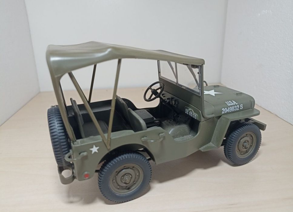 Jeep Willys macheta auto 1:18
Scara 1:18

Fotografiile fac parte din d