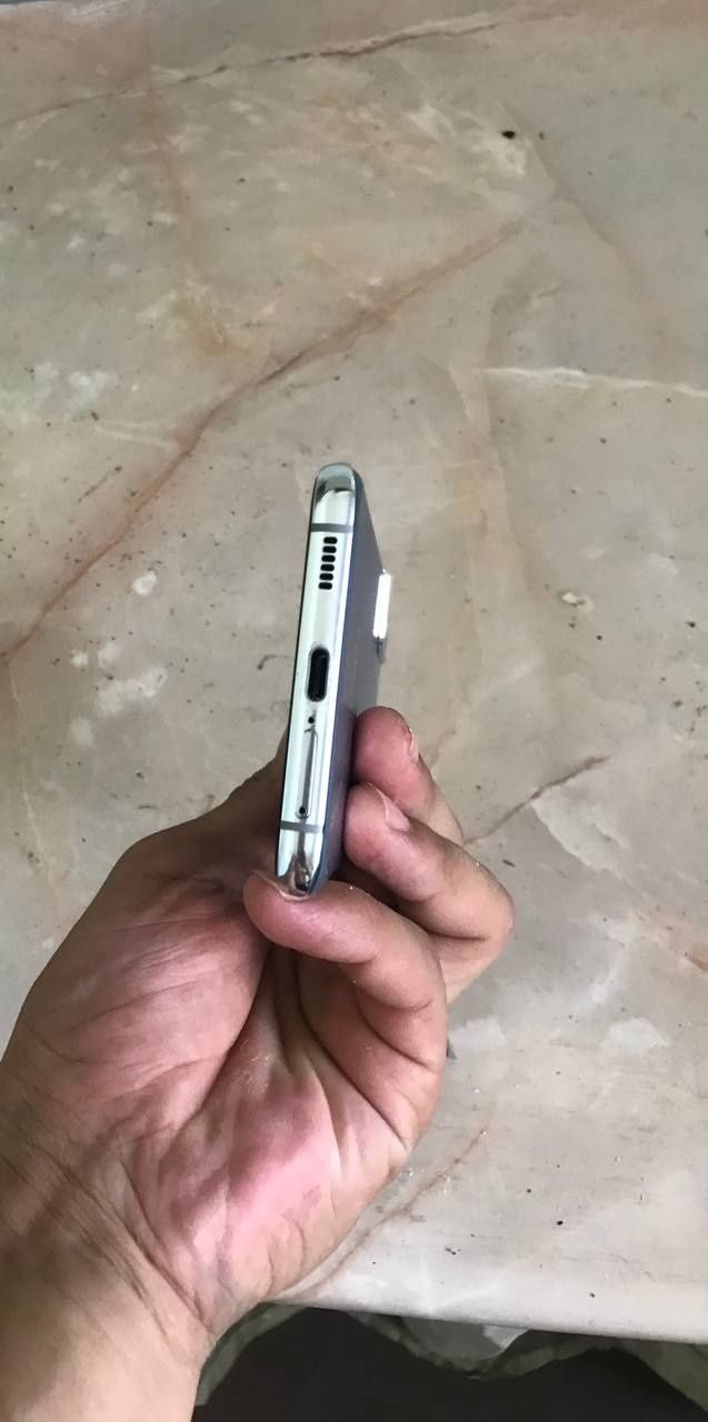 Galaxy 21 + 5g  xotira 256/12 hammasi yaxshi