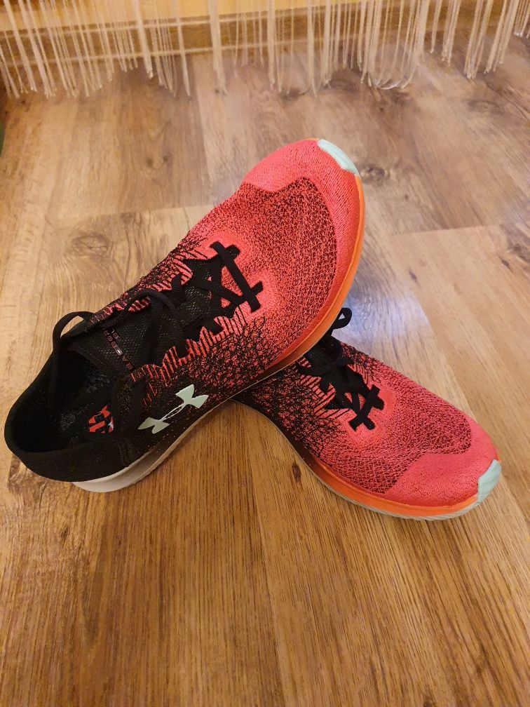 Vand adidasi Under Armour Run