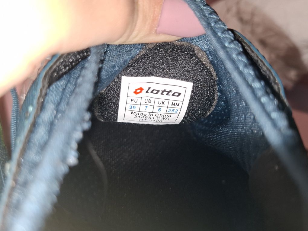 Lotto обувки за футбол