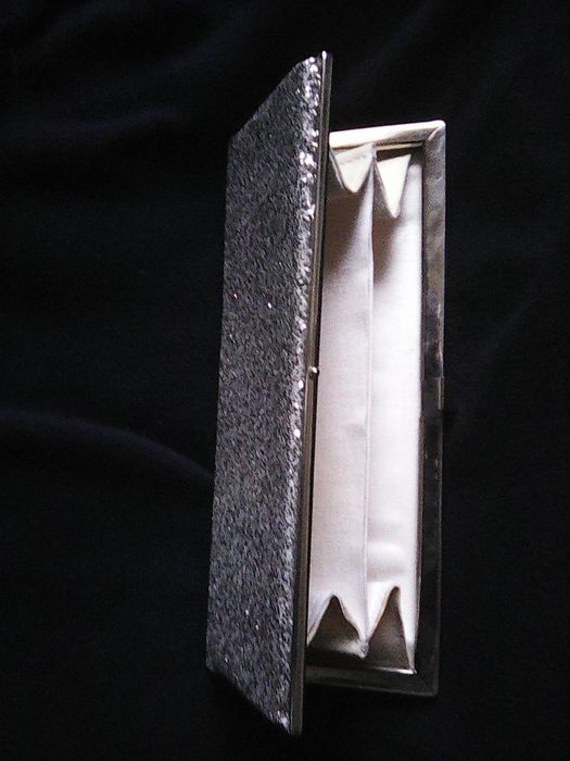 официално дамско портмоне сребристо