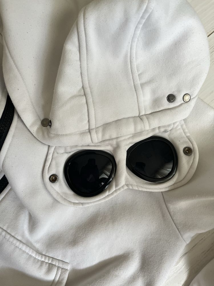 Бял CP company суичър