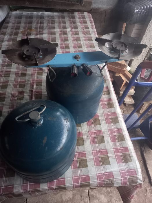 Aragaz camping cu doua ochiuri și doua butelii