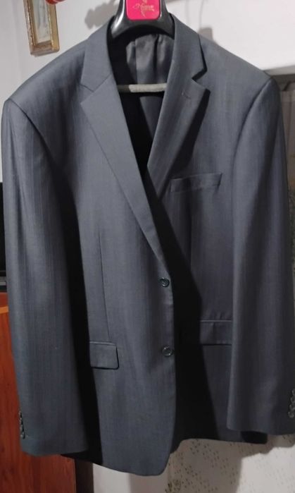 Vând costum bărbați