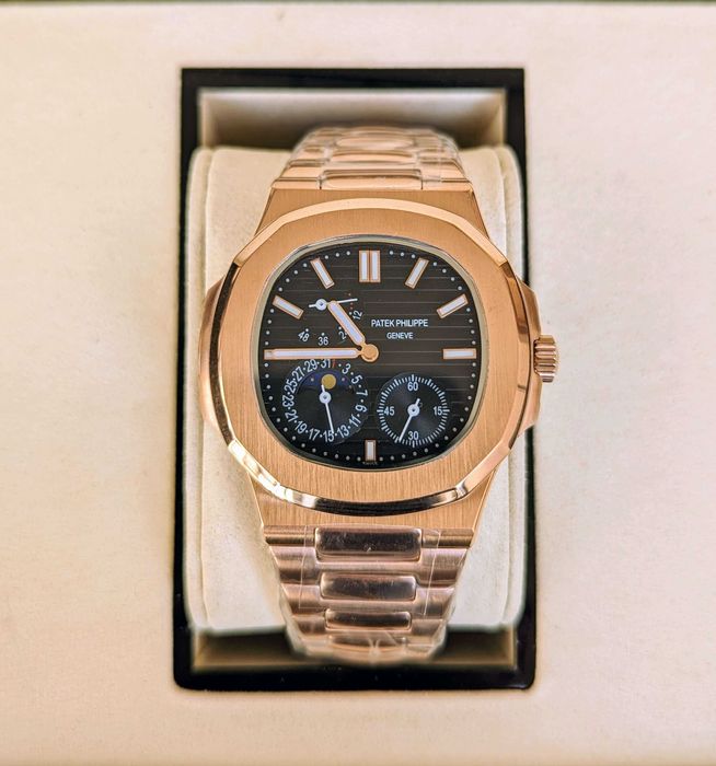 Patek Philippe Nautilus Moonphase 5712 с автоматичен механизъм