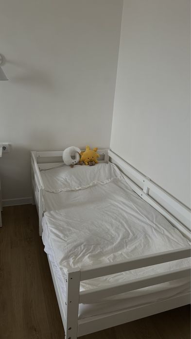 Кровать с матрасом