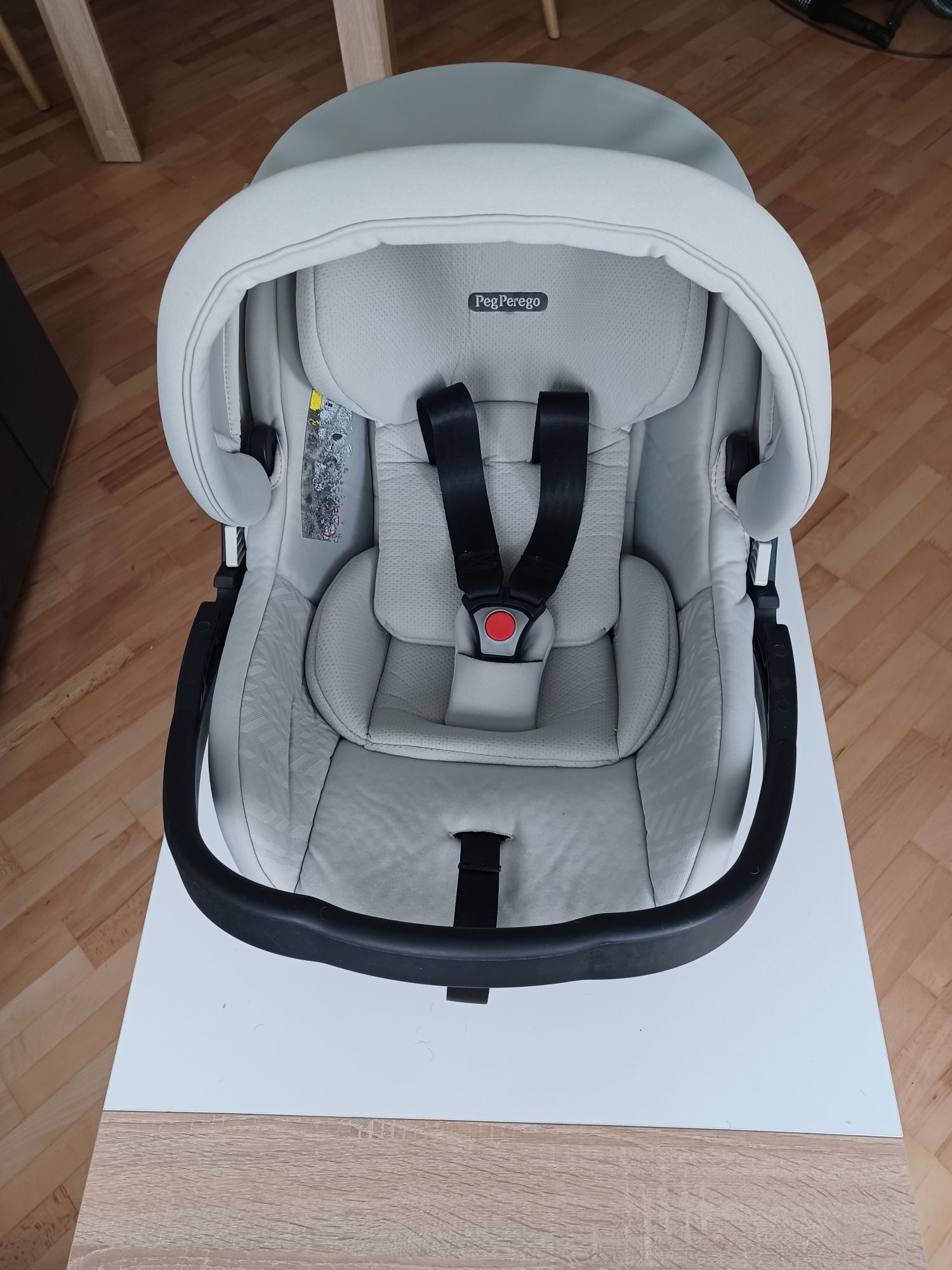 Бебешка количка Peg perego 3 в 1 + база