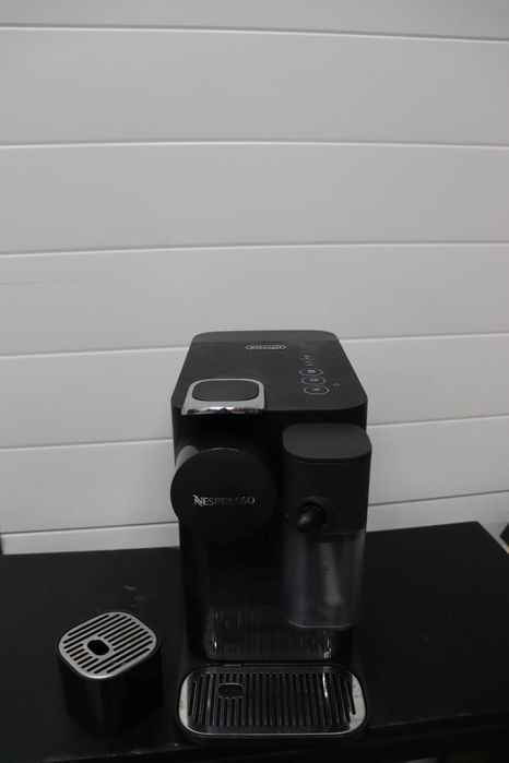 Кафемашина Nespresso De'Longhi EN510.B Lattissima Shadow Black