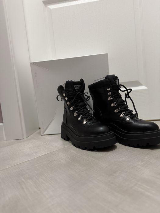 Кожени боти Guess