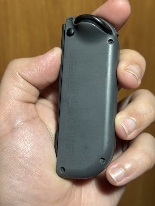 Controllere Joy-Con(stânga și dreapta)