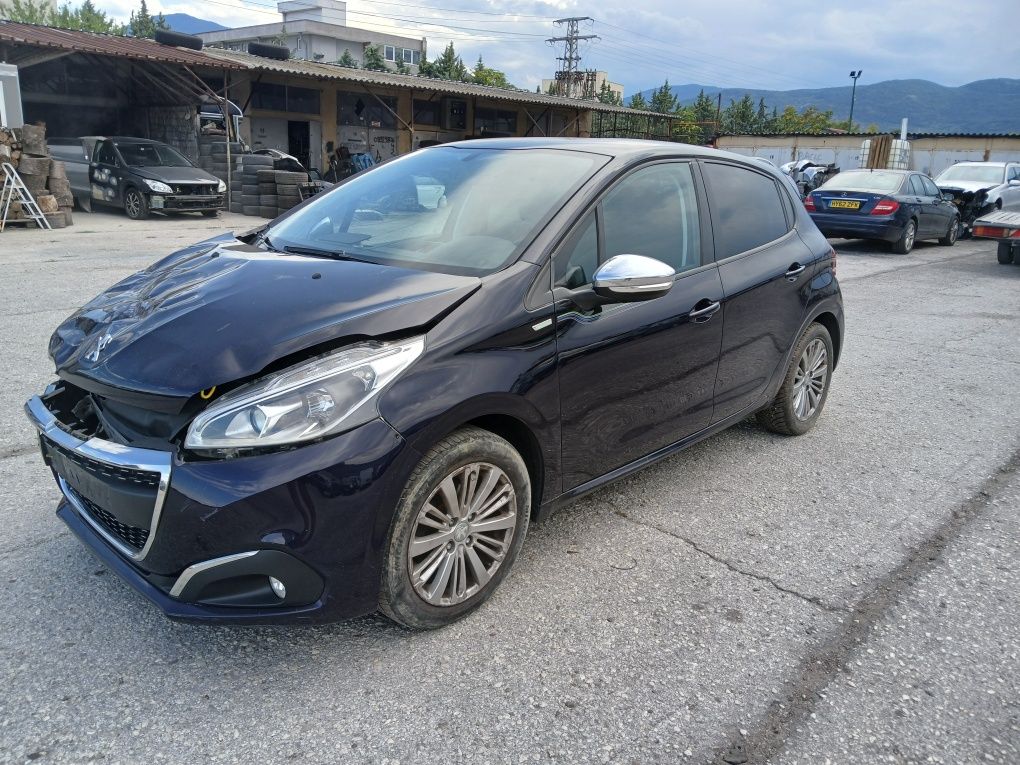 Peugeot 208 2016/1.2benzin НА ЧАСТИ!