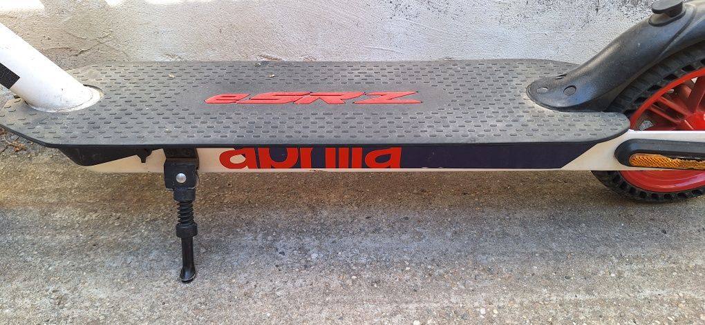 Trotineta electrica Aprilia e-SRZ