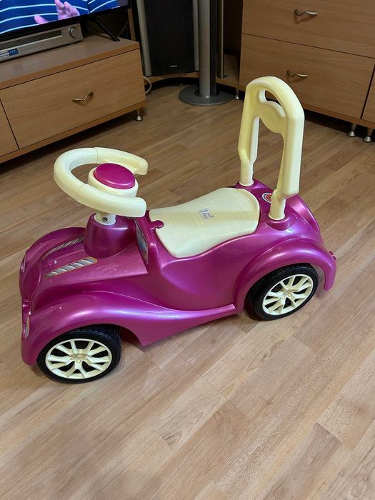 Детска кола за прохождане с отваряща се седалка