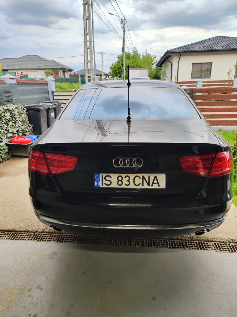 Vând Audi A8  2011