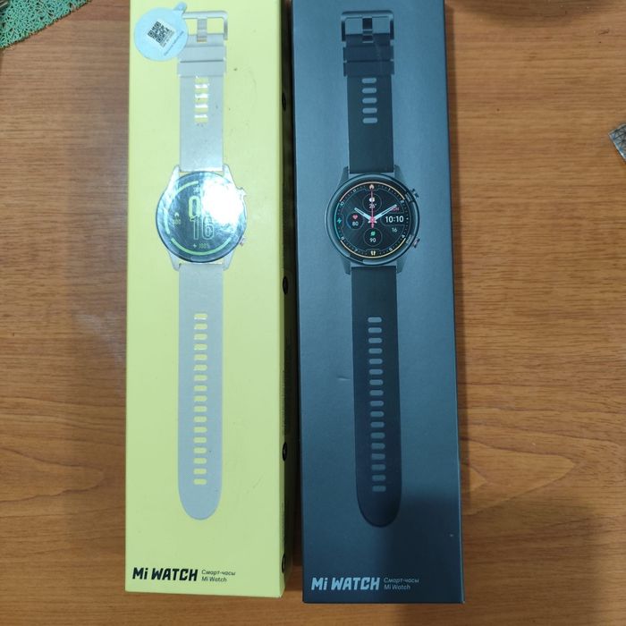 2  Smartwatchuri  Xiaomi Mi Watch unul  bej dama si unul negru