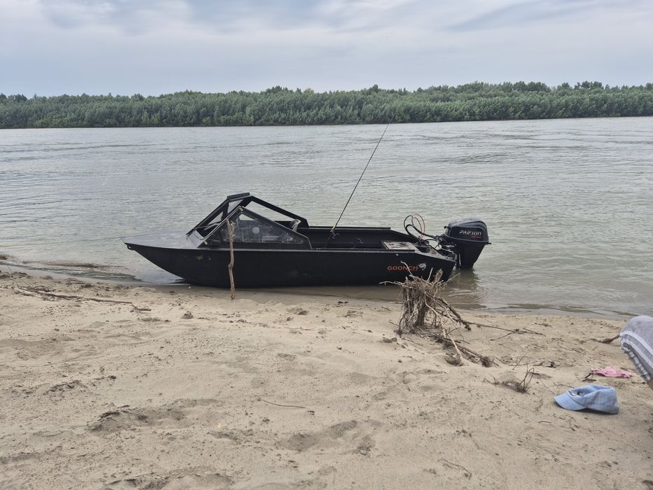 Продам лодку вместе с прицепом