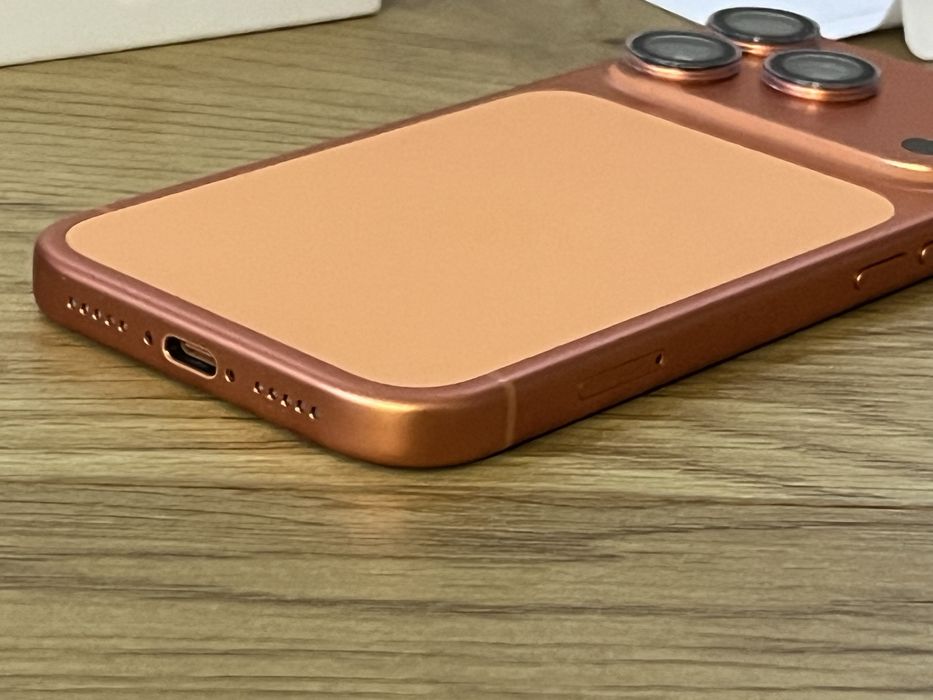 Бартер на 20 дни iPhone 17 pro 512gb orange