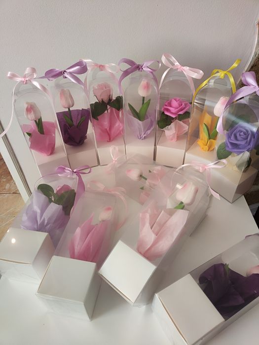 Цветя-рози, хризантеми и лалета в кутия за 8 март, рожден ден,имен ден