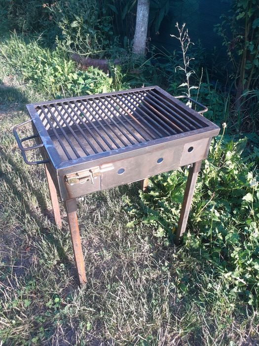 Gratar camping cu plita