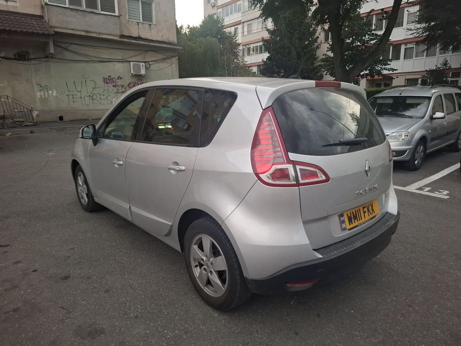 Vând renault scenic2011 volan dreapta anglia