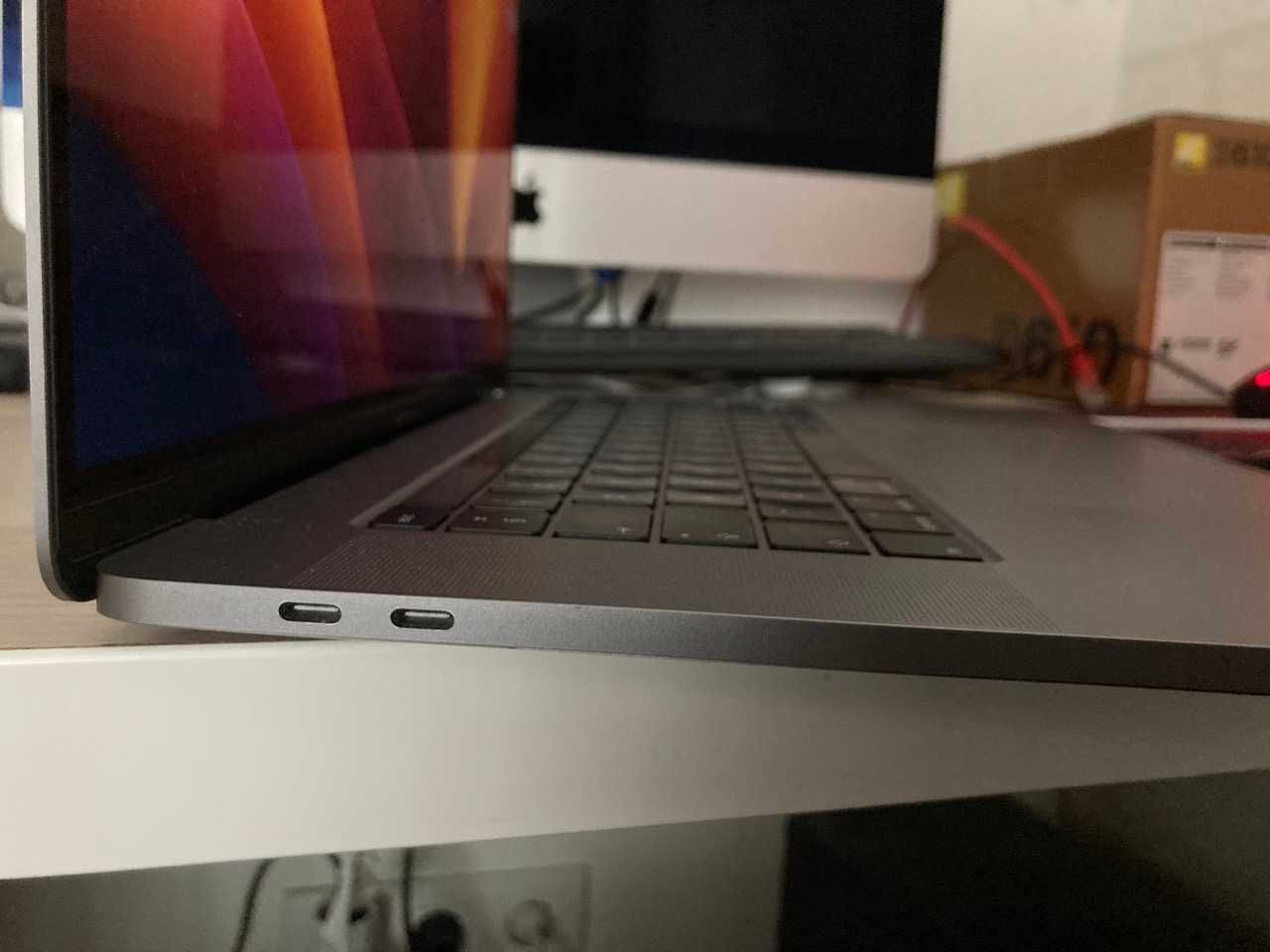 MacBook Pro 16 inch 2019