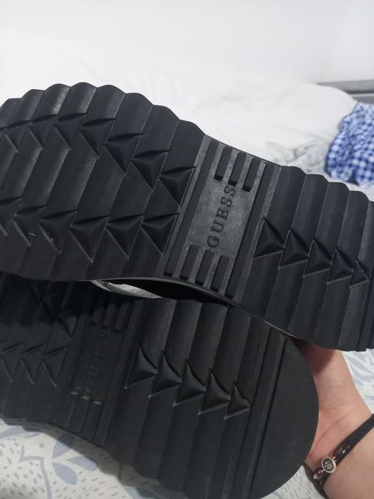 Adidasi dama marca Guess, marimea 38