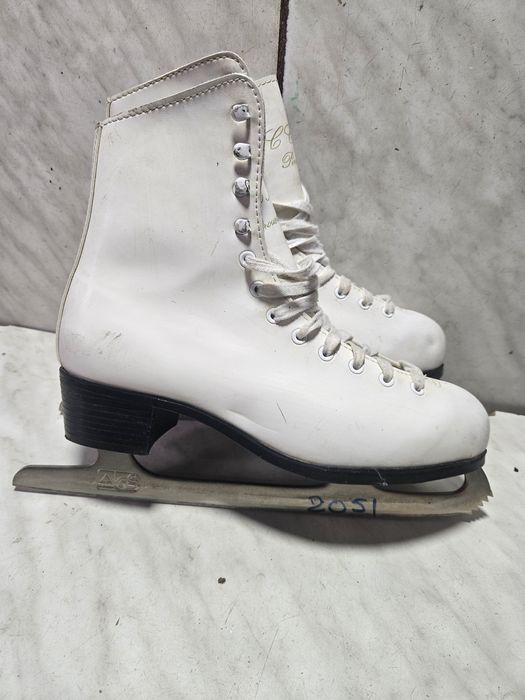 Patine 2051 gheata patinaj artistic CCM  marime eu 39  (25,5   cm)