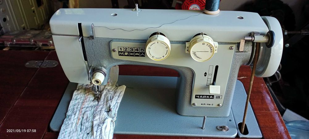 Машинка швейная Чайка ножная с тумбой (Подольск) б/у
