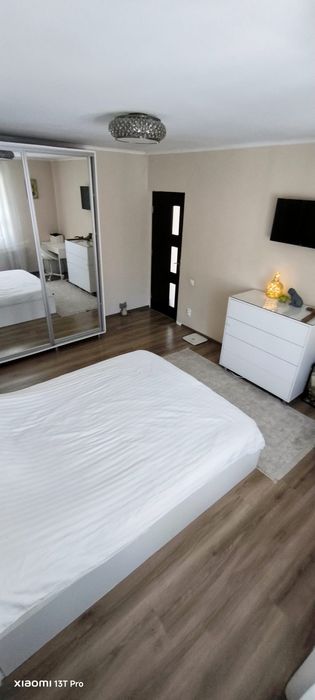 Casă 3 camere, curte 300 mp, foișor