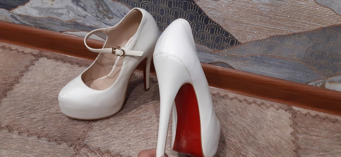 Туфли белые ( свадебные )