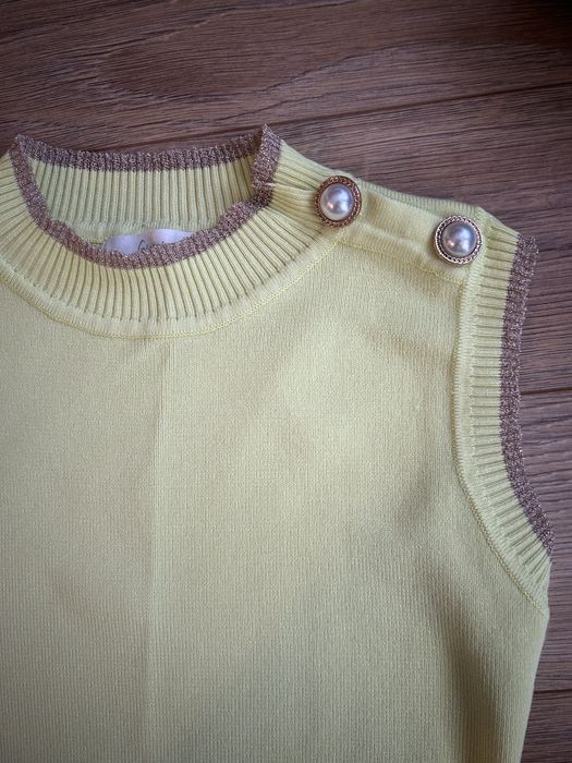 Къса жълта рокля  със златни елементи